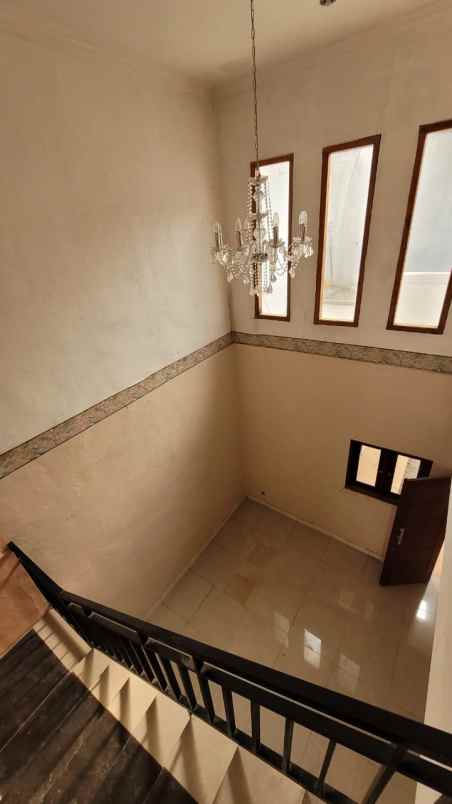 dijual rumah jl kramat batu