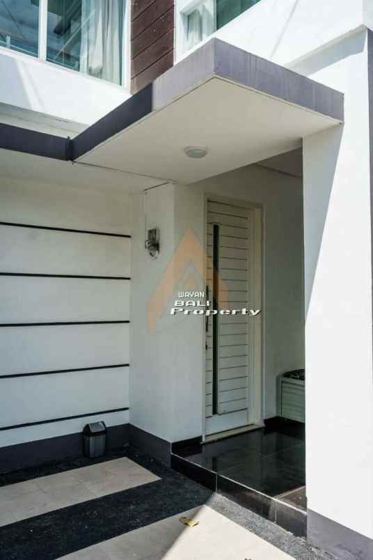 dijual rumah jl persada