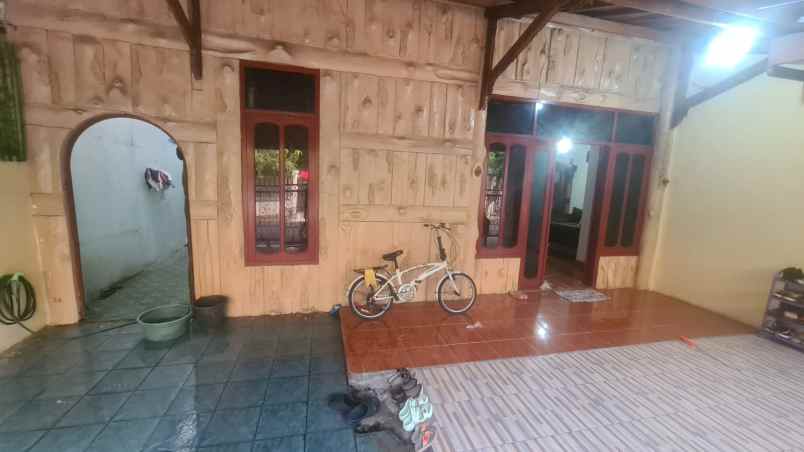 dijual rumah jl pulogebang cakung