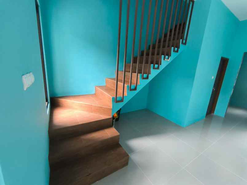 dijual rumah jl puncak cikunir