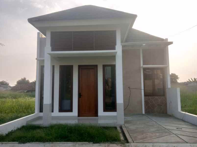 dijual rumah jl raya cimuning