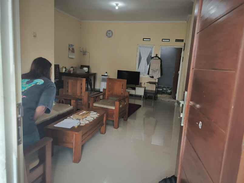 dijual rumah jl raya ciracas jakarta timur