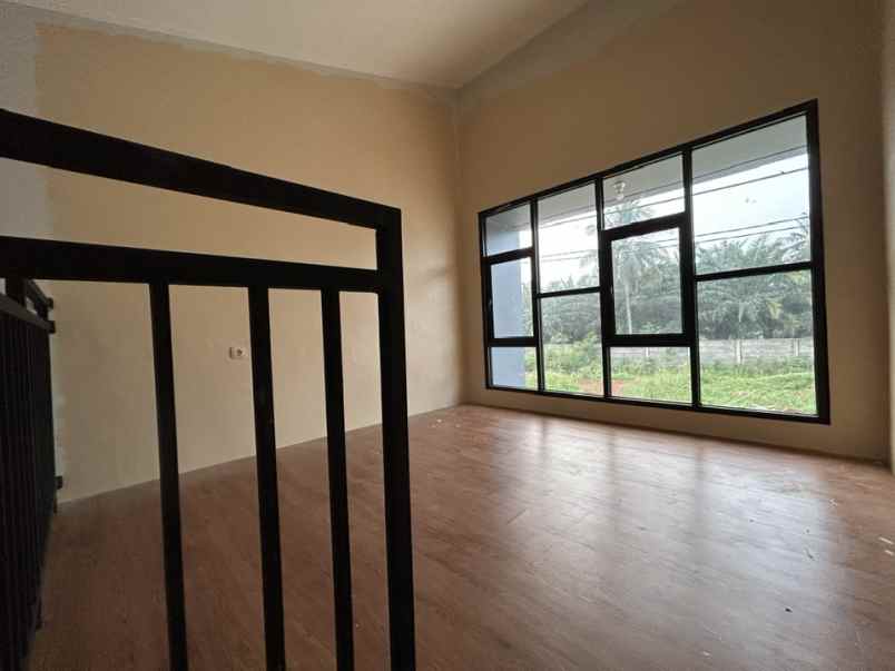 dijual rumah jl raya cisaat setu