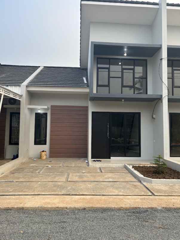 dijual rumah jl raya cisaat setu