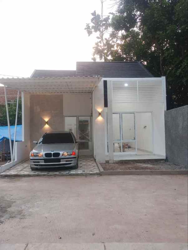 dijual rumah jl raya mess al rt 001 rw