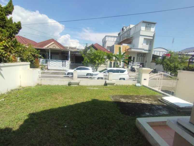 dijual rumah jl semarang indah