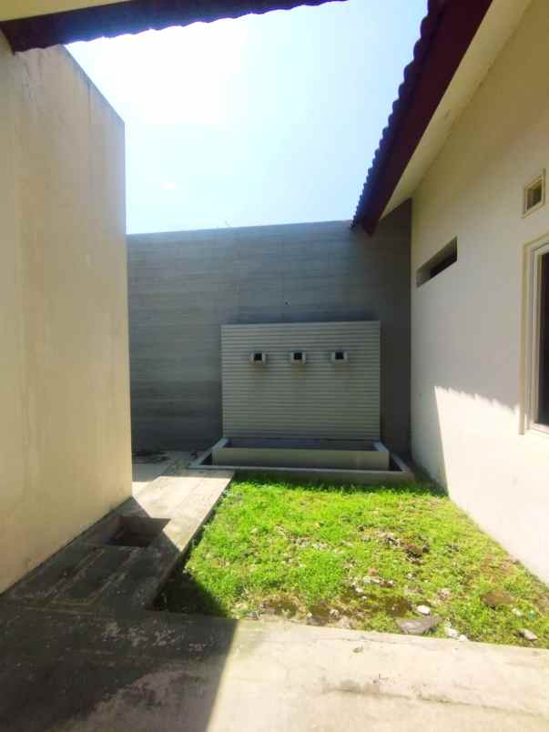 dijual rumah jl semarang indah