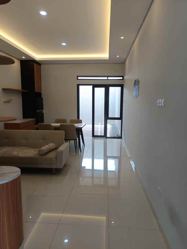 dijual rumah jl soekarno hatta no 783