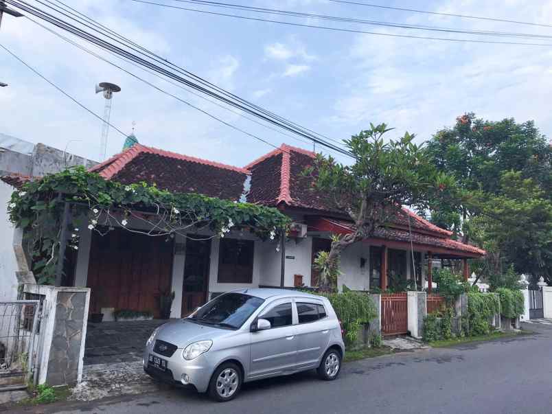 dijual rumah jl surokarsan