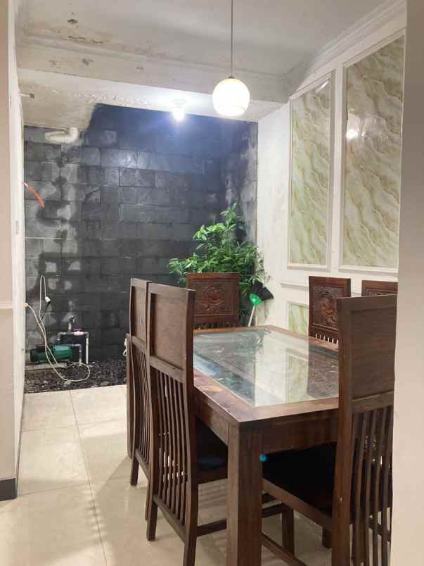 dijual rumah jl taman rahayu