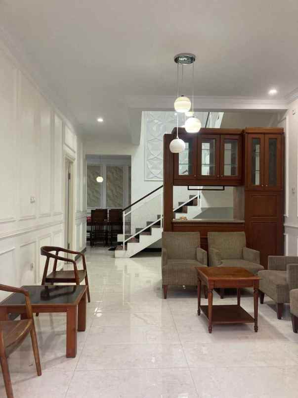 dijual rumah jl taman rahayu