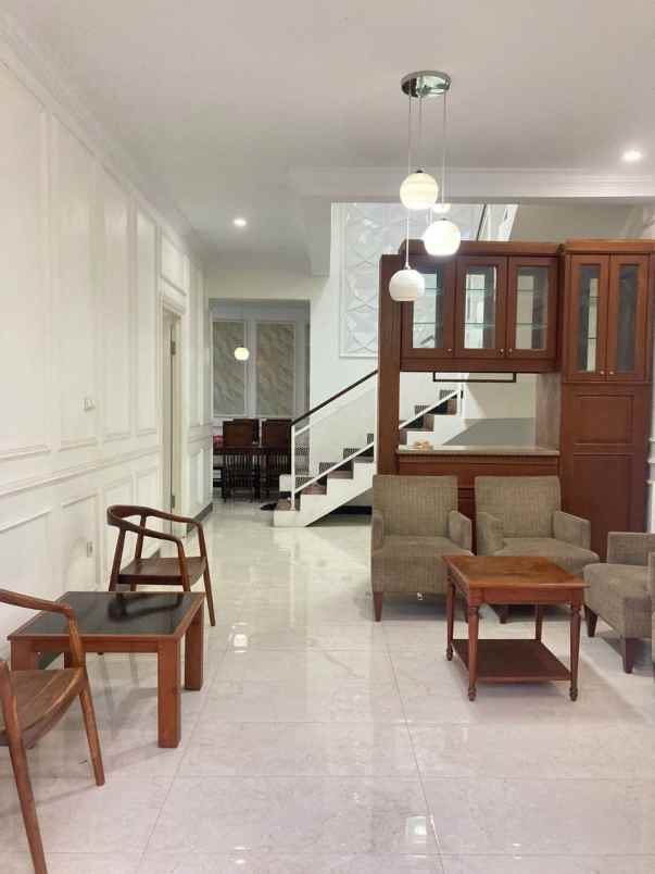 dijual rumah jl taman rahayu