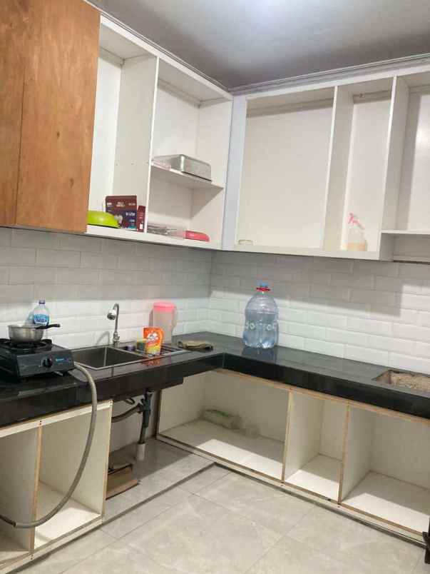 dijual rumah jl taman rahayu