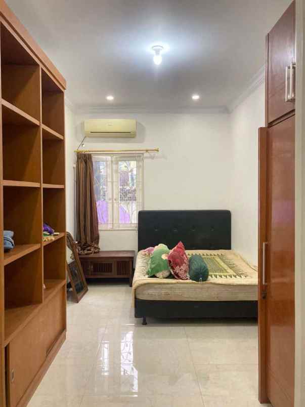 dijual rumah jl taman rahayu