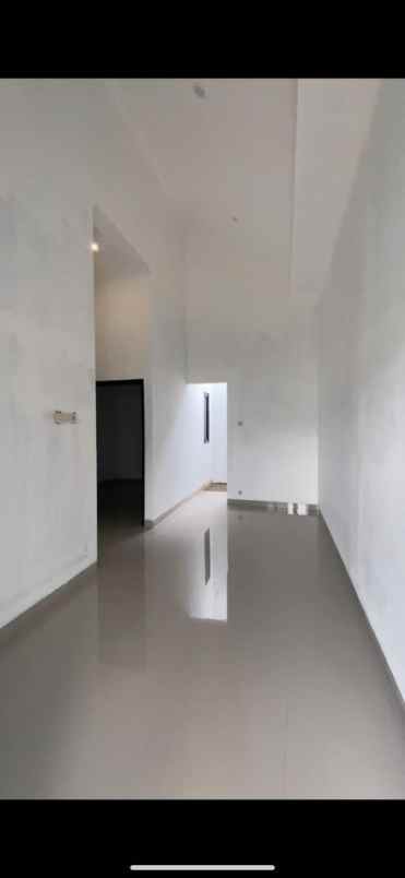 dijual rumah jl tpu karet cipayung