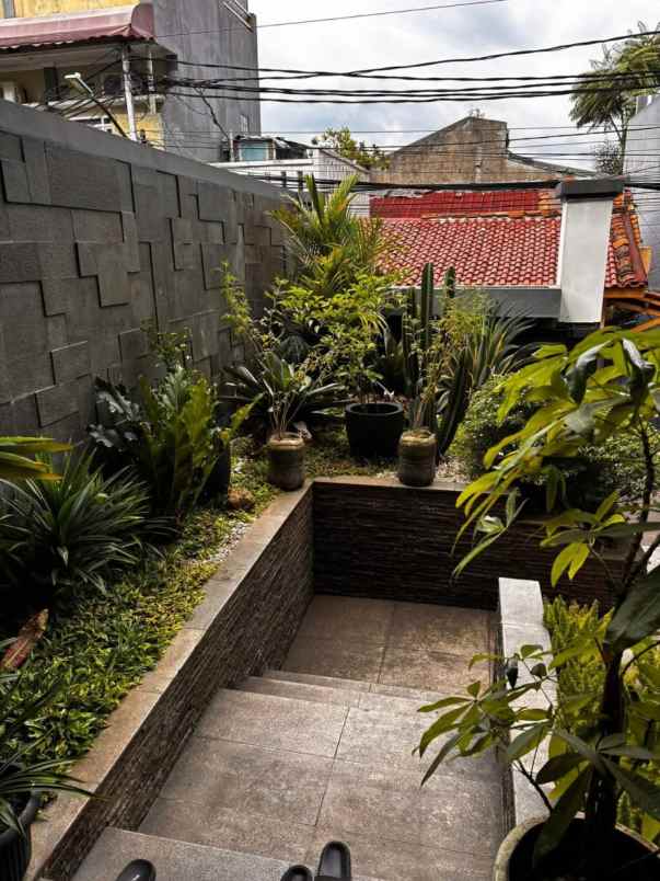 dijual rumah kelapa dua kebon jeruk