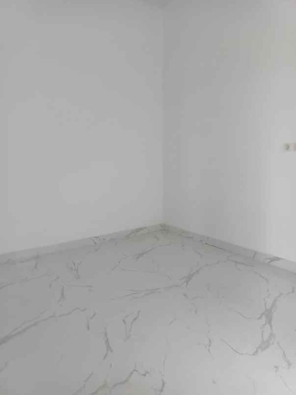 dijual rumah kelapa dua wetan