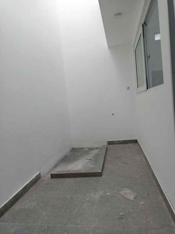 dijual rumah kelapa dua wetan