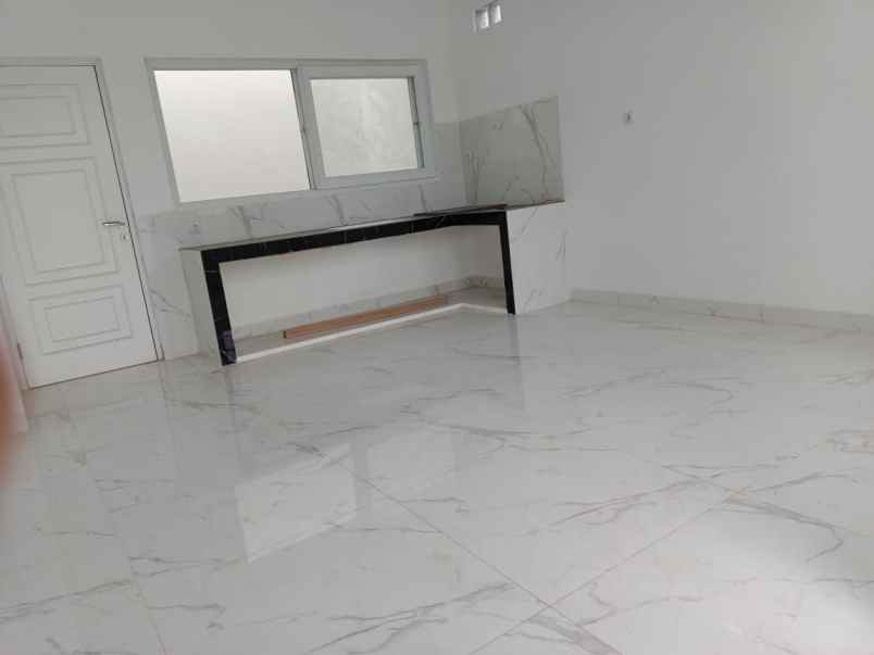 dijual rumah kelapa dua wetan