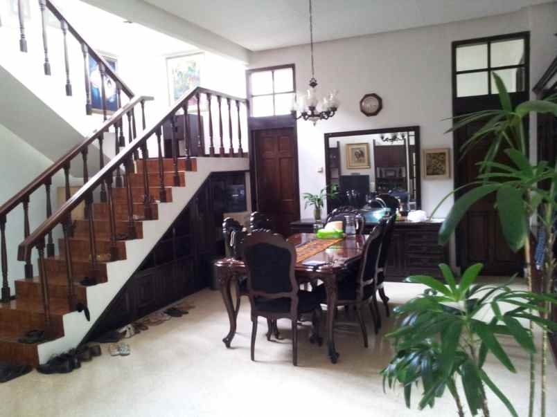 dijual rumah kemang raya