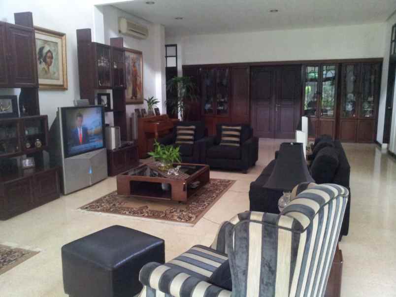 dijual rumah kemang raya