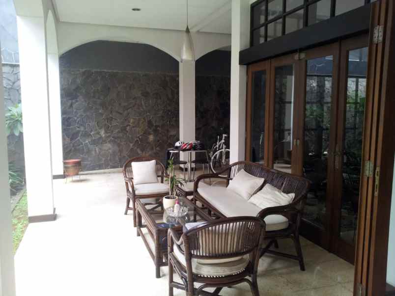 dijual rumah kemang raya