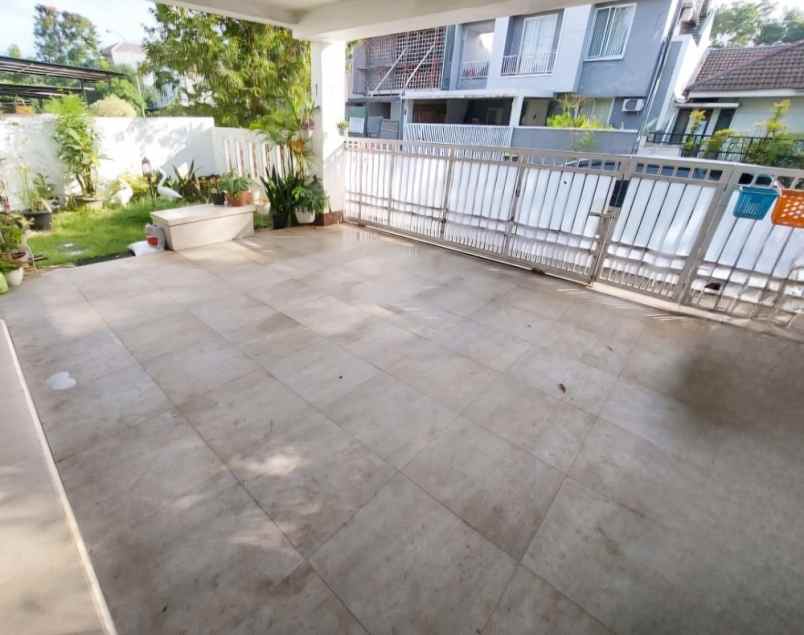 dijual rumah kencana loka bsd kel