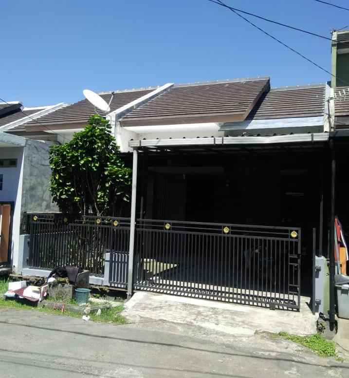 dijual rumah kinagara regency