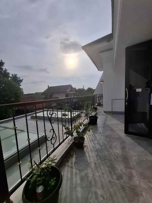 dijual rumah komplek ambarapura kodau