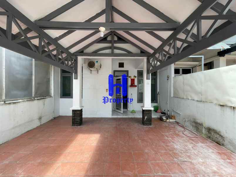 dijual rumah komplek cemara hijau