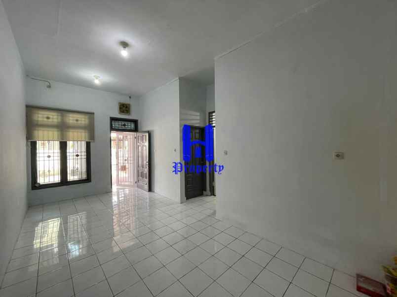 dijual rumah komplek cemara hijau