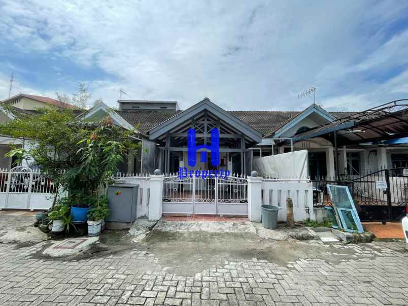 dijual rumah komplek cemara hijau
