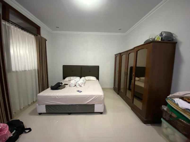 dijual rumah komplek colombo catur nunggal