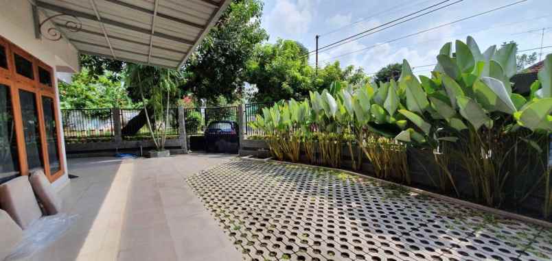 dijual rumah komplek colombo catur nunggal