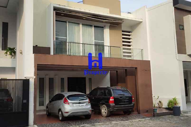 dijual rumah komplek graha sunggal