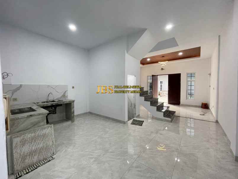 dijual rumah komplek mados royal suite