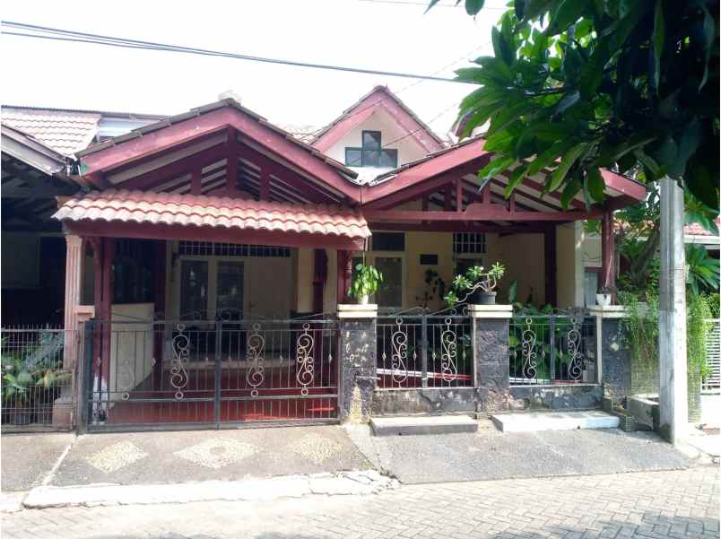 dijual rumah komplek pamulang estate