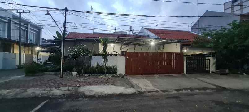 dijual rumah komplek perumahan