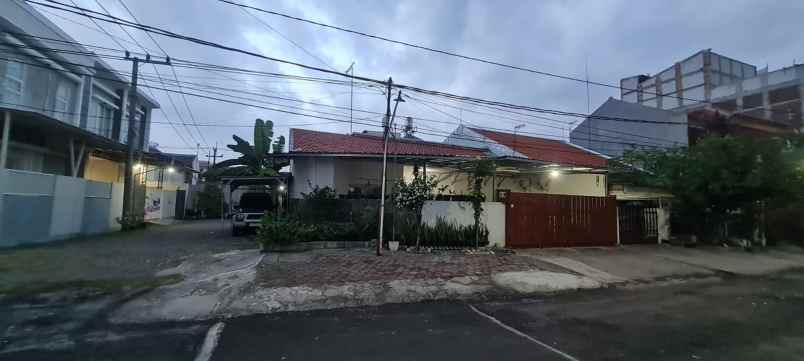 dijual rumah komplek perumahan