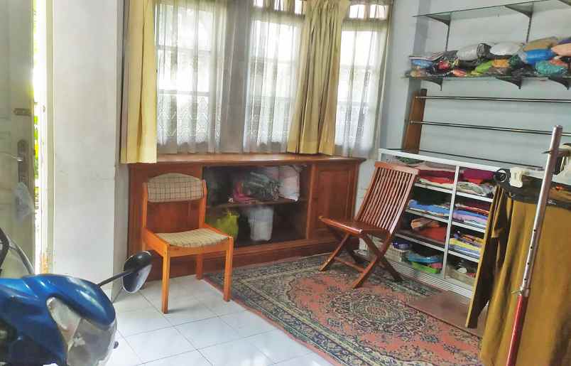 dijual rumah komplek puri cipageran