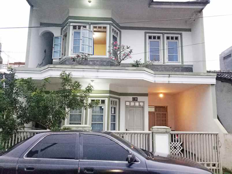 dijual rumah komplek puri cipageran