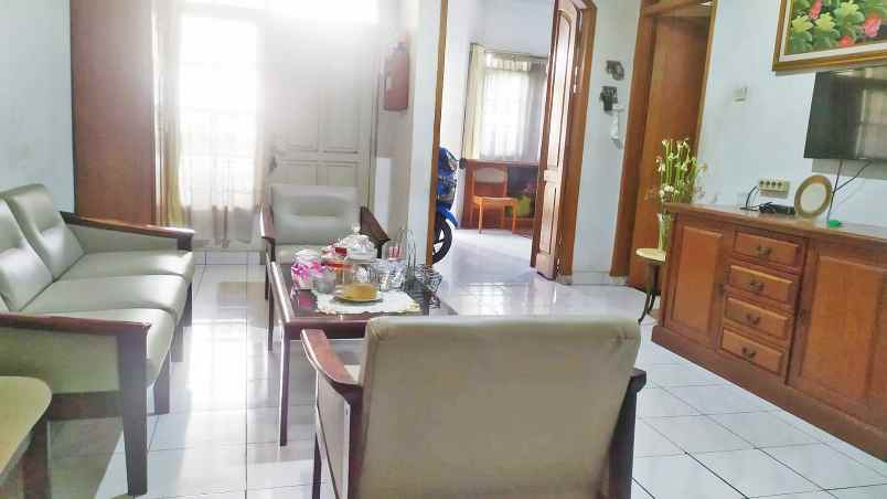 dijual rumah komplek puri cipageran