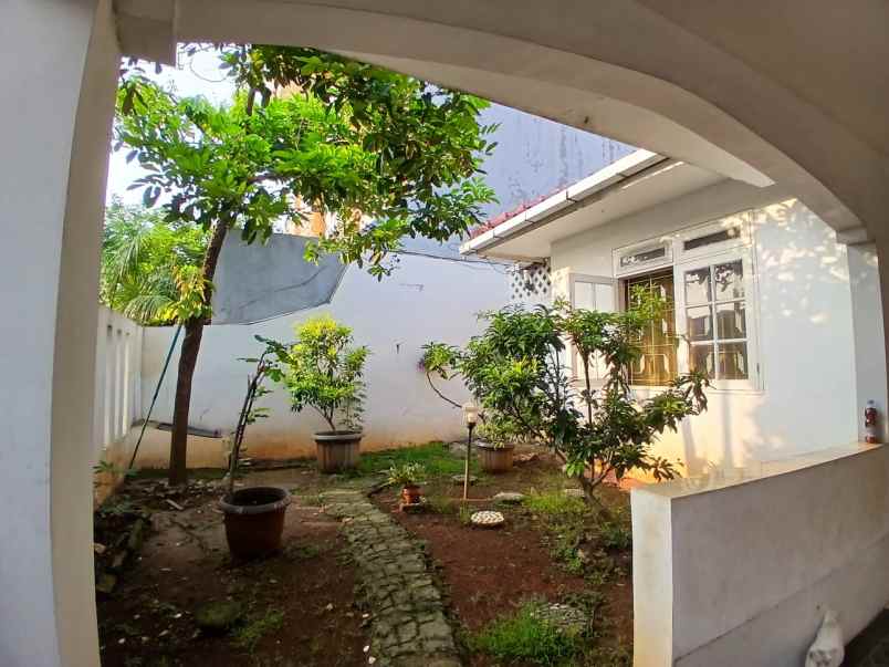 dijual rumah komplek tanjung barat