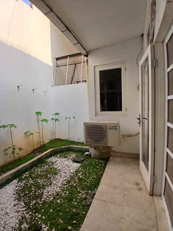 dijual rumah komplek tanjung barat