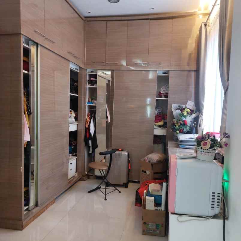 dijual rumah komplek walikota kelapa