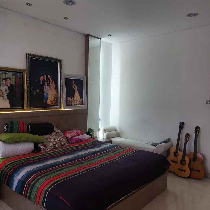 dijual rumah komplek walikota kelapa