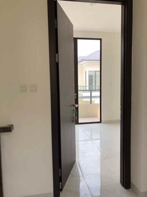 dijual rumah lavon swan city tangerang