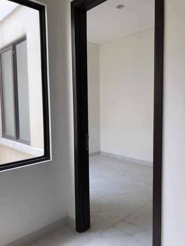 dijual rumah lavon swan city tangerang