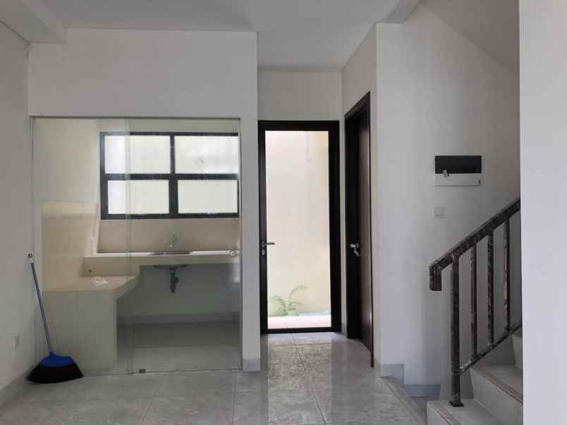 dijual rumah lavon swan city tangerang
