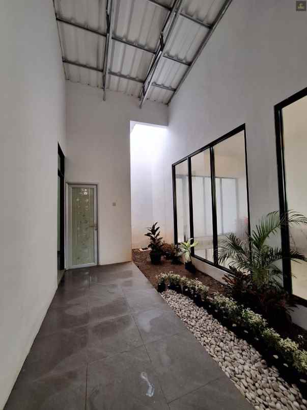 dijual rumah lokasi dekat sawangan